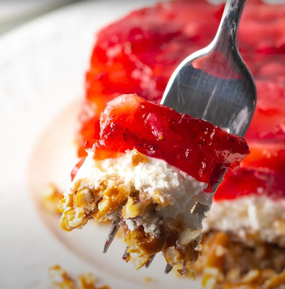 Strawberry Pretzel Salad Recipe